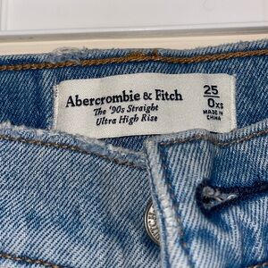 Abercrombie Ultra High Rise 90s Straight Jean Curve Love